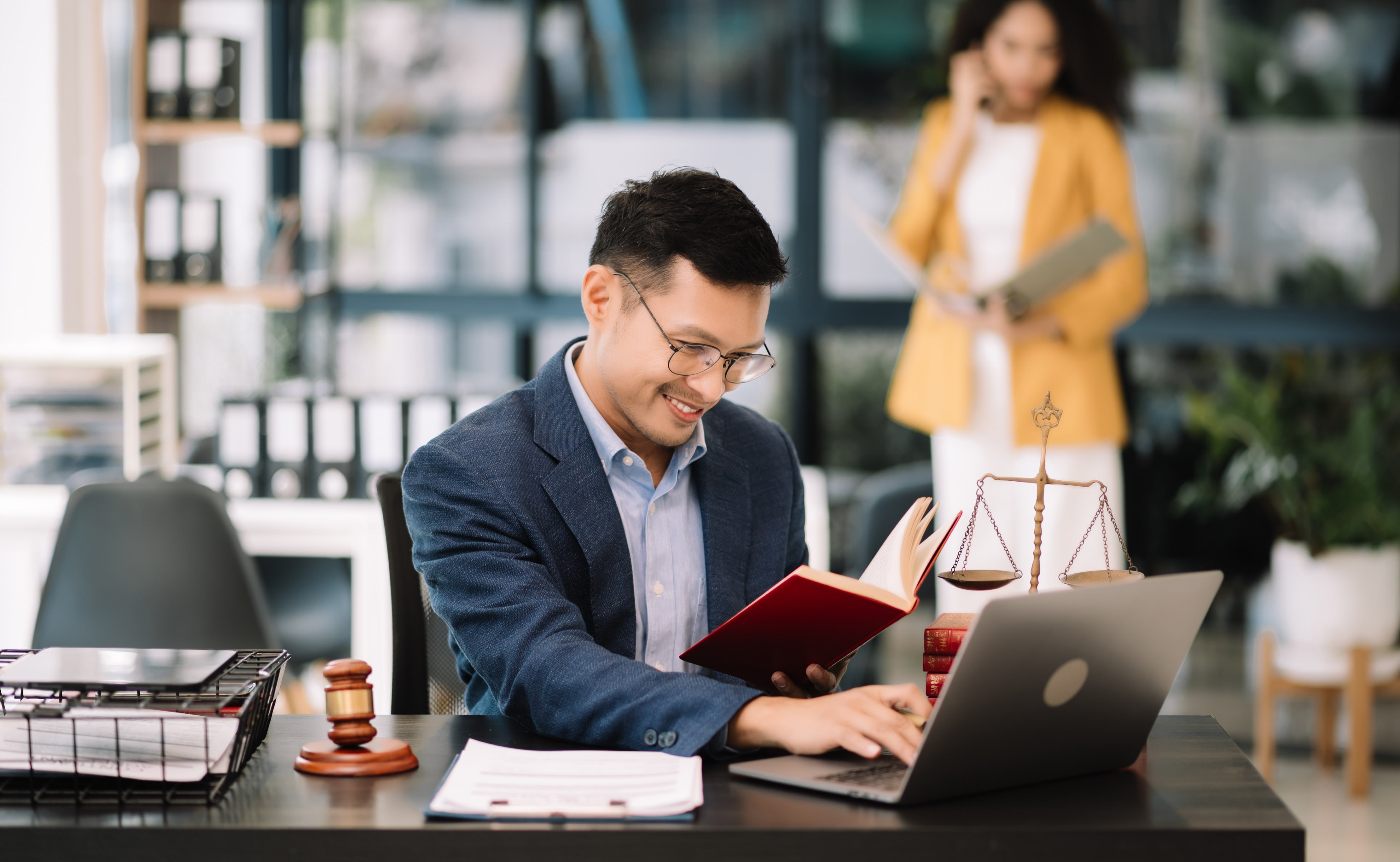 Studying business law in Paris: Programmes, opportunities, and career paths
