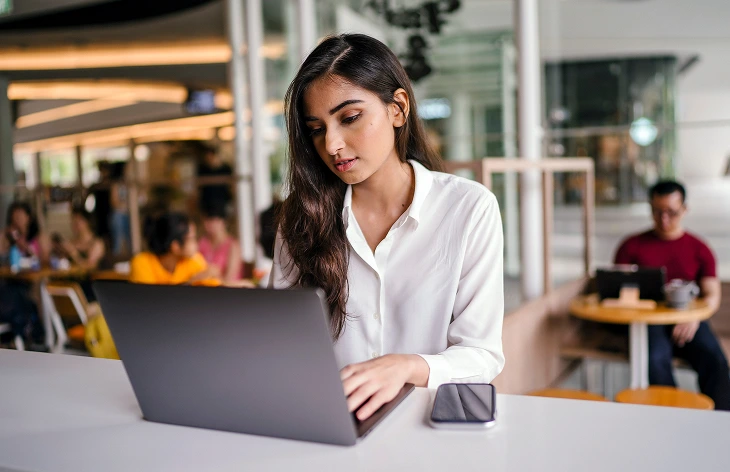 L’intelligence artificielle, un levier pour réussir son insertion professionnelle